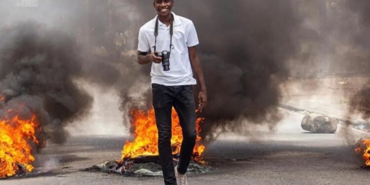 Clarens Siffroy, jeune photojournaliste haïtien sera à l’Eddie Adams Workshop en octobre prochain